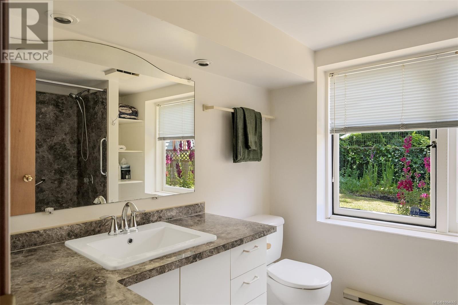 Single Family House for Sale in  Pentrelew Pl Victoria 