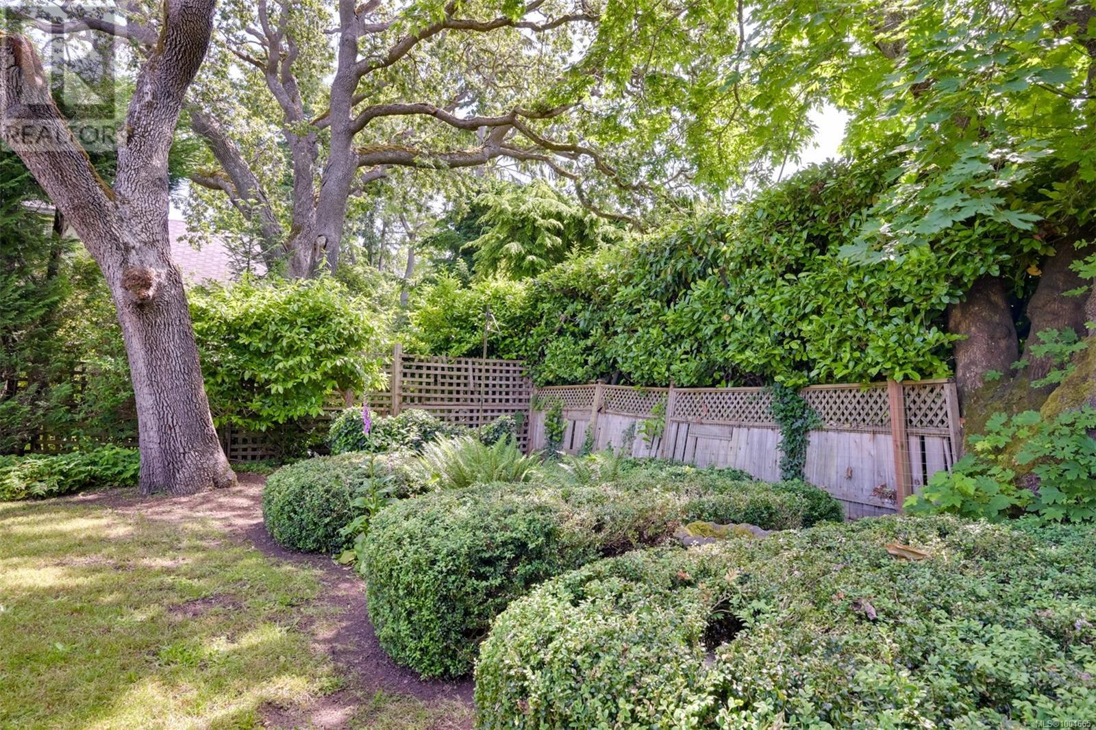 Single Family House for Sale in  Pentrelew Pl Victoria 