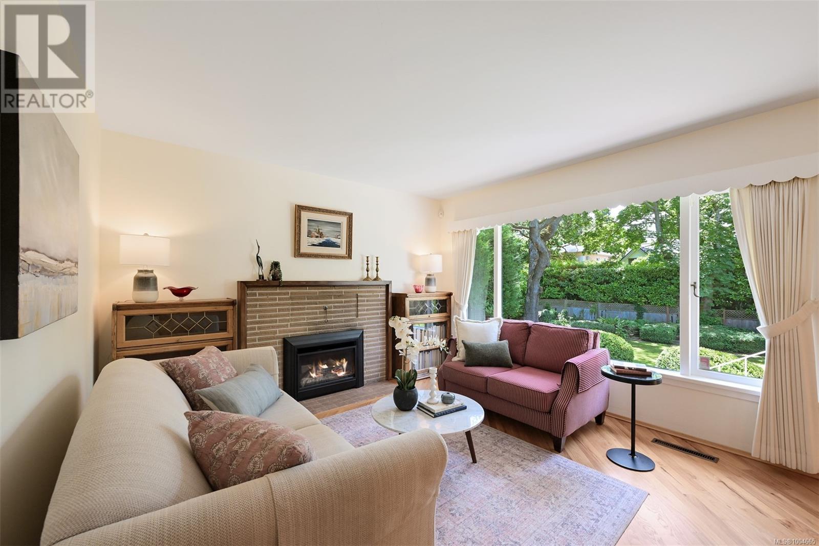 Single Family House for Sale in  Pentrelew Pl Victoria 