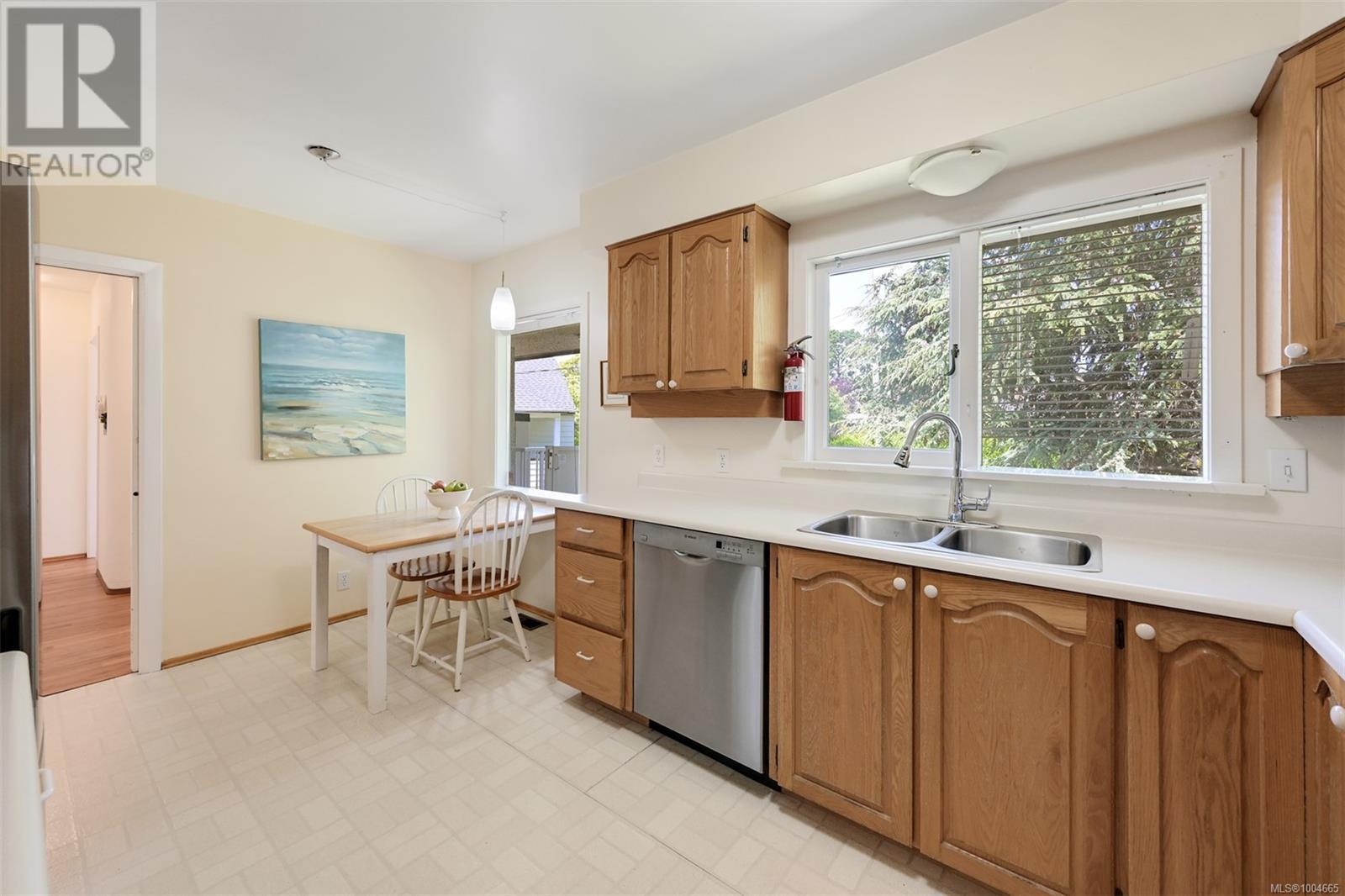 Single Family House for Sale in  Pentrelew Pl Victoria 