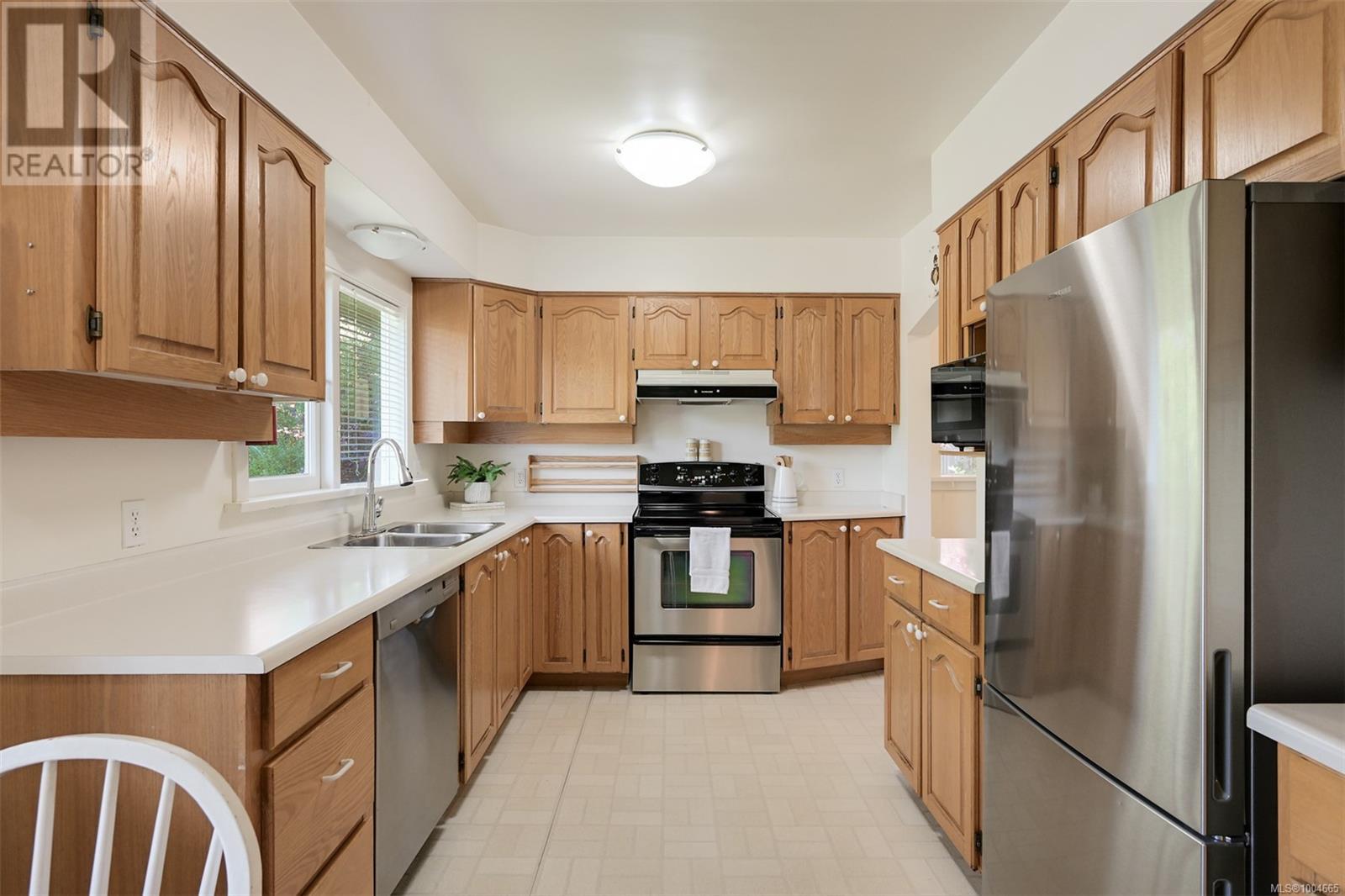 Single Family House for Sale in  Pentrelew Pl Victoria 