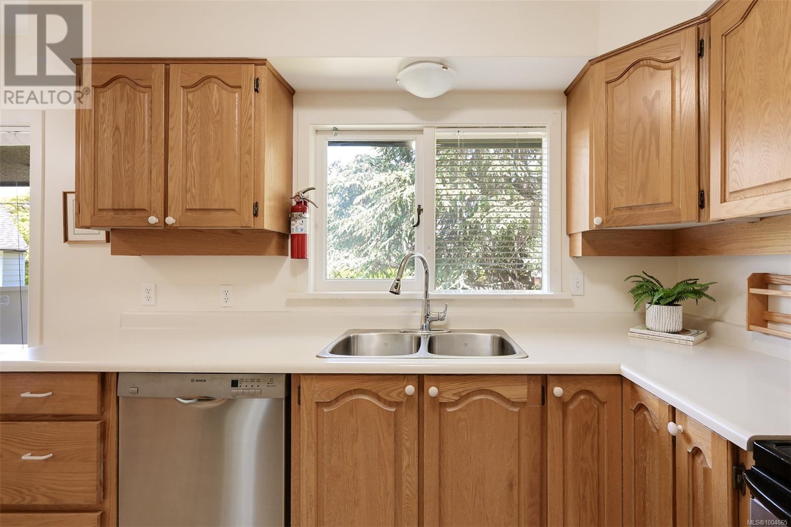 Single Family House for Sale in  Pentrelew Pl Victoria 