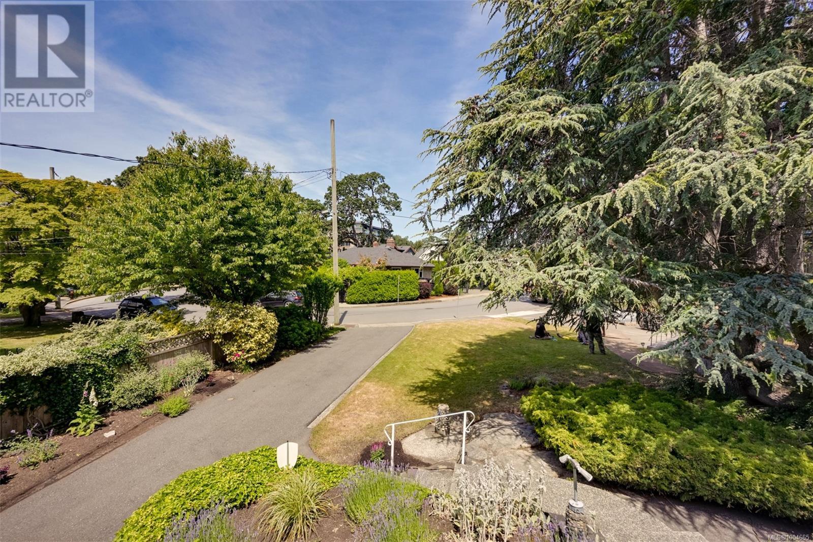 Single Family House for Sale in  Pentrelew Pl Victoria 