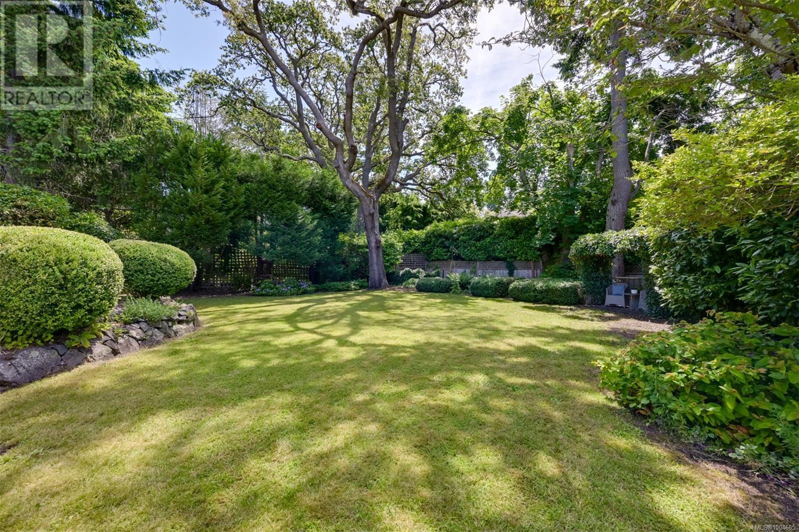 Single Family House for Sale in  Pentrelew Pl Victoria 