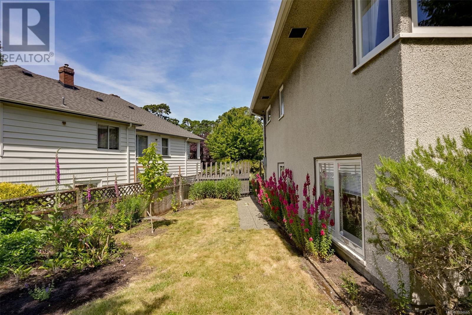 Single Family House for Sale in  Pentrelew Pl Victoria 