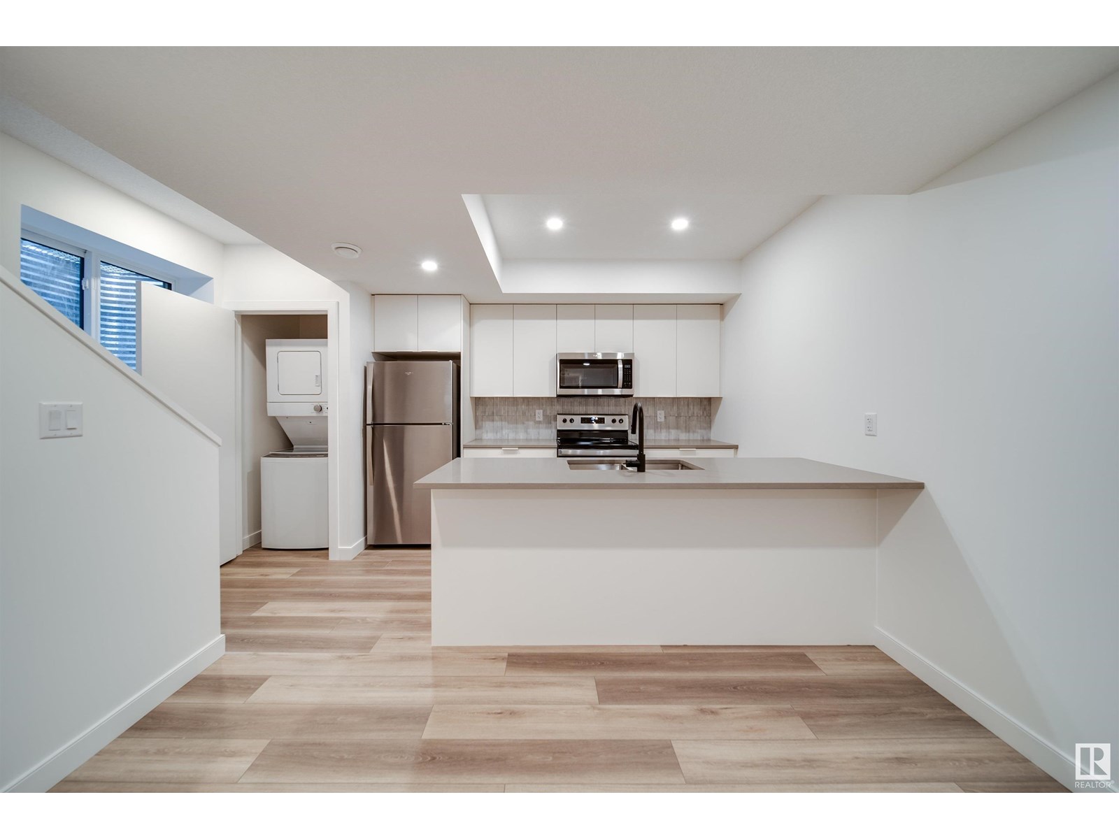 Photo 7 of 8522 80 Av Nw Nw, Edmonton AB