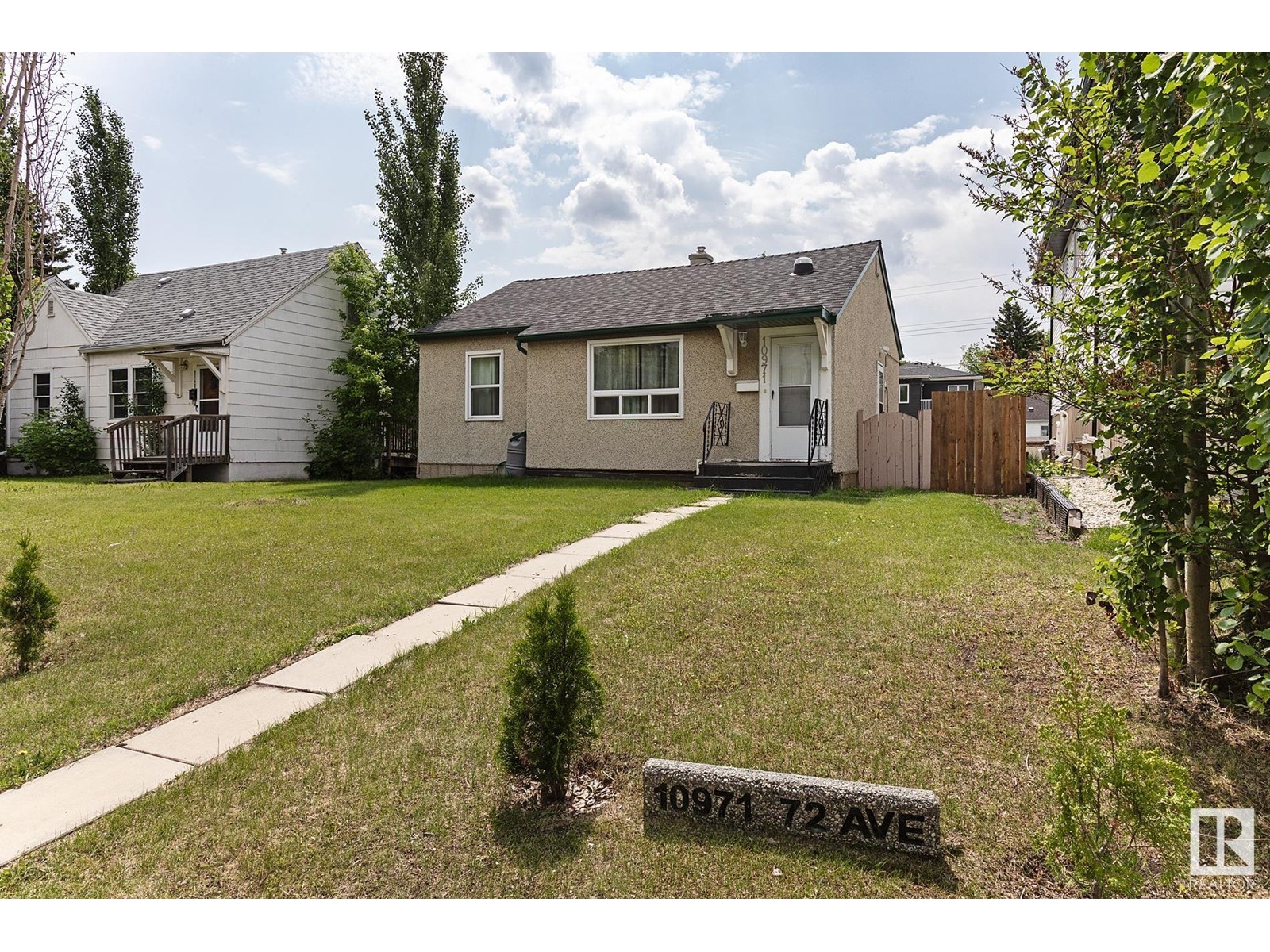 Photo 3 of 10971 72 Av Nw, Edmonton AB