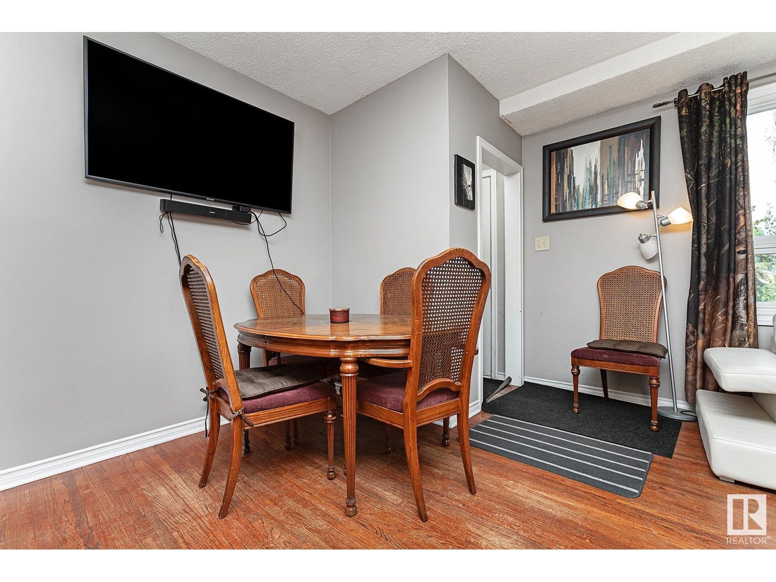 Photo 8 of 10971 72 Av Nw, Edmonton AB