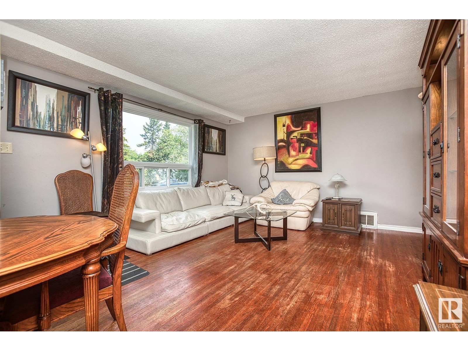 Photo 9 of 10971 72 Av Nw, Edmonton AB