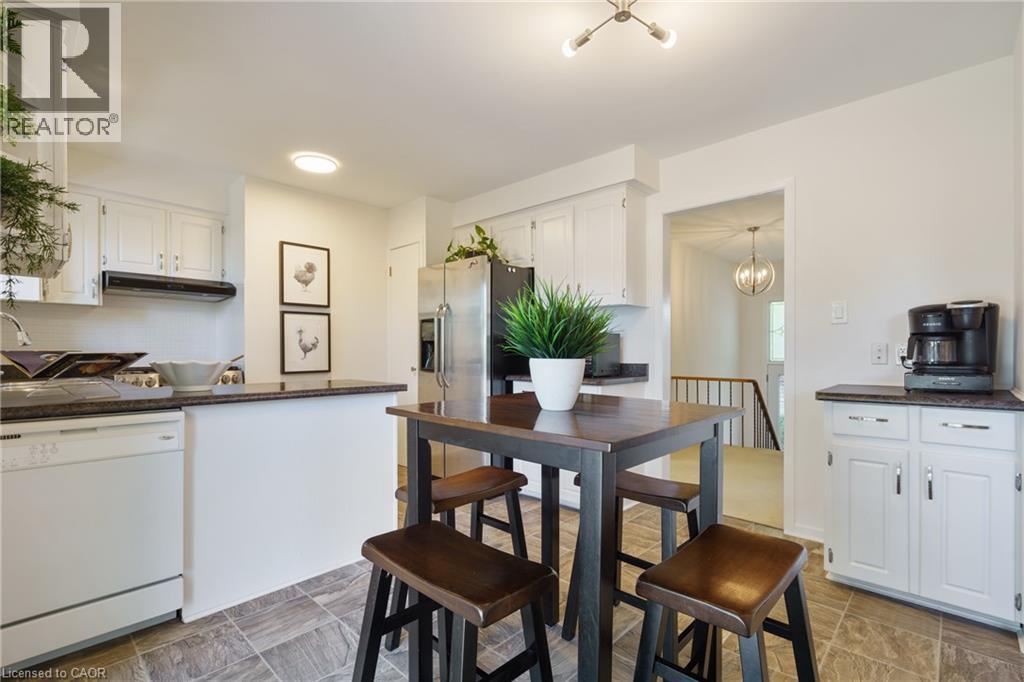 Photo 10 of 3120 Bentworth Drive, Burlington ON