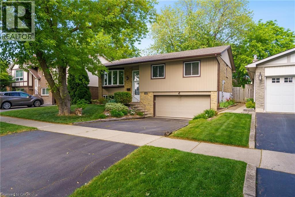Photo 2 of 3120 Bentworth Drive, Burlington ON