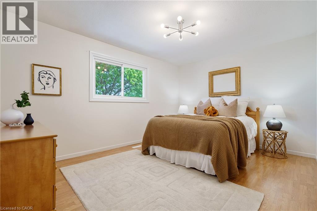 Photo 12 of 3120 Bentworth Drive, Burlington ON