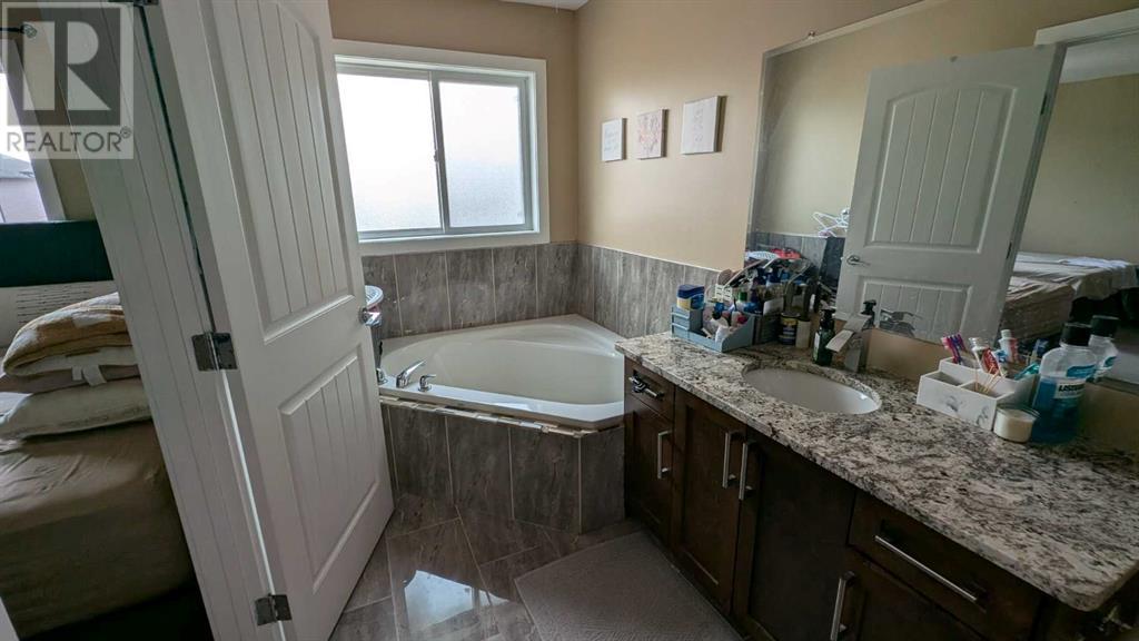 Photo 9 of 7013 50 Avenue, Camrose AB