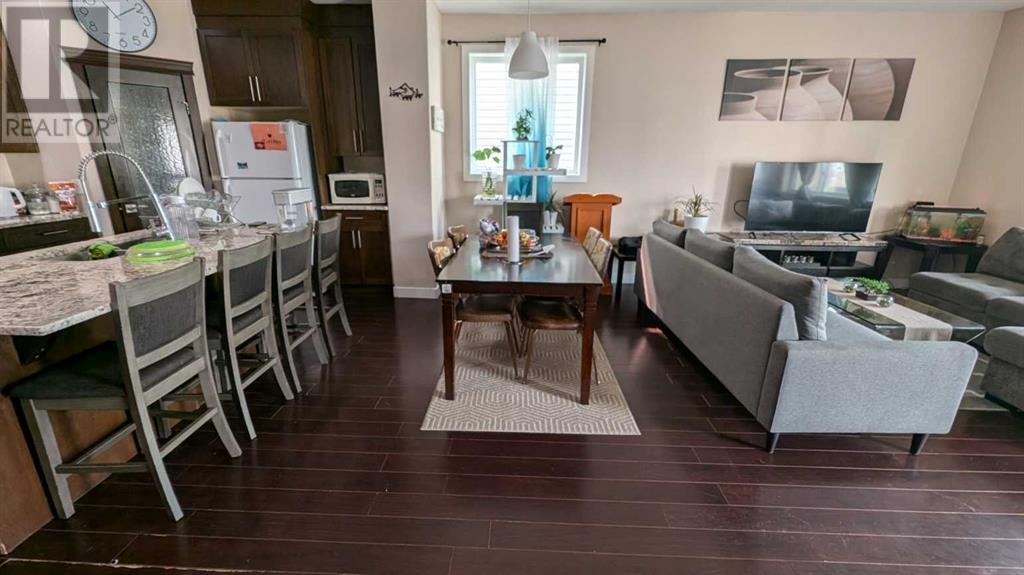 Photo 3 of 7013 50 Avenue, Camrose AB