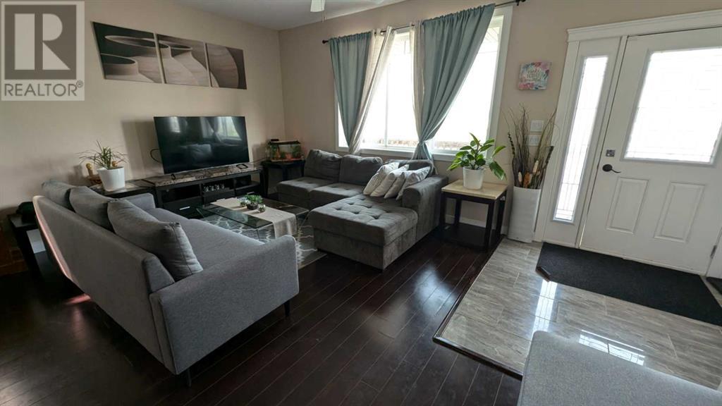 Photo 2 of 7013 50 Avenue, Camrose AB