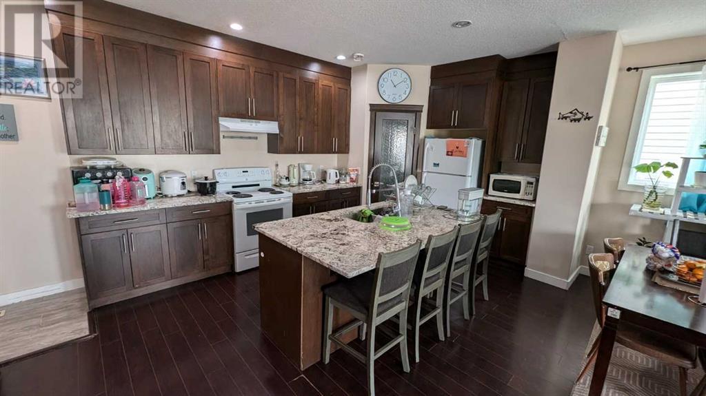 Photo 5 of 7013 50 Avenue, Camrose AB