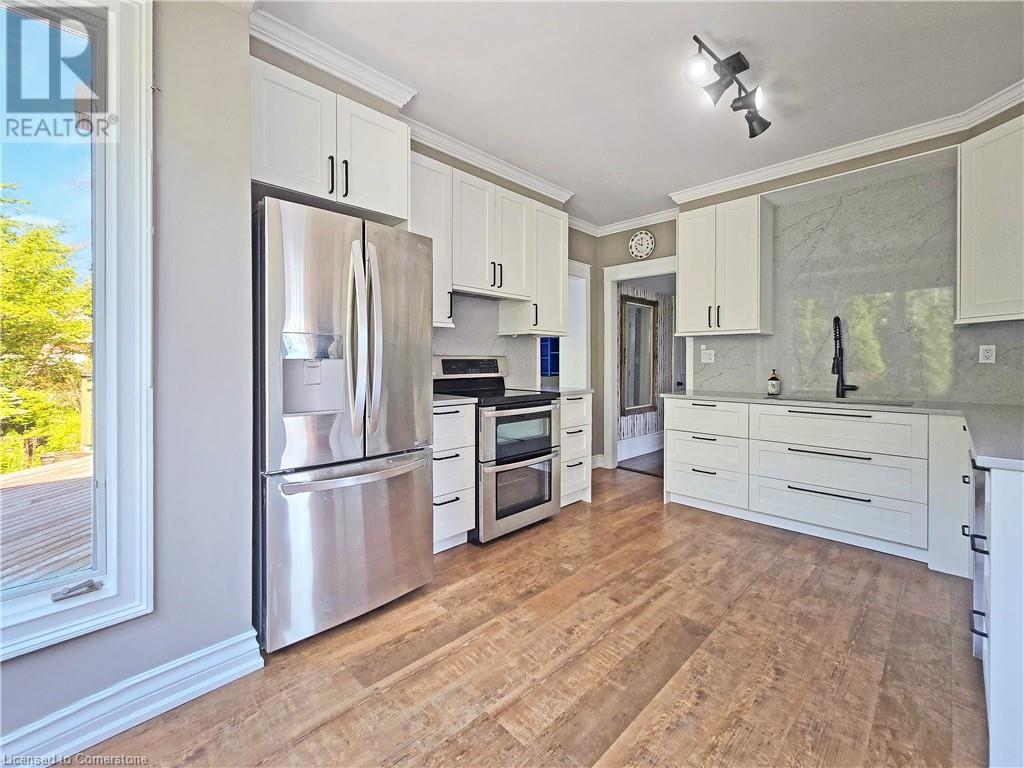 Photo 12 of 14 Robinson Street S, Grimsby ON