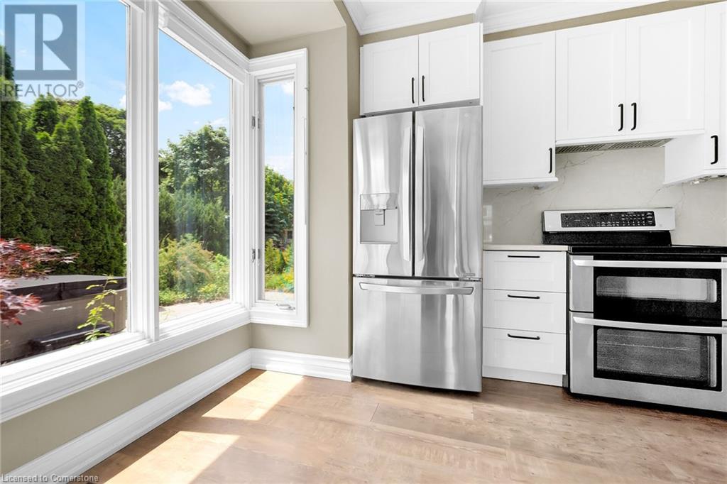 Photo 16 of 14 Robinson Street S, Grimsby ON