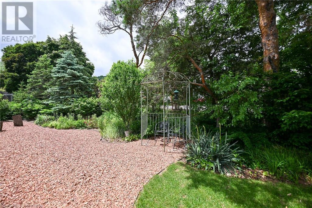 Photo 37 of 14 Robinson Street S, Grimsby ON