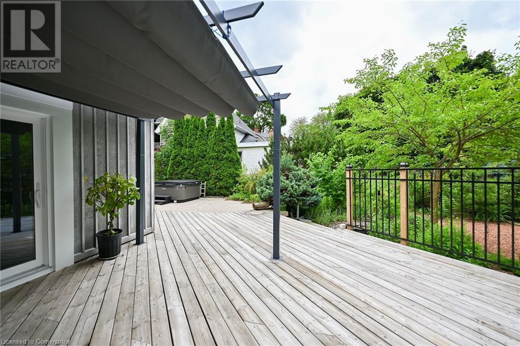 Photo 38 of 14 Robinson Street S, Grimsby ON