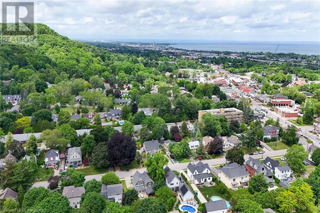 Photo 39 of 14 Robinson Street S, Grimsby ON