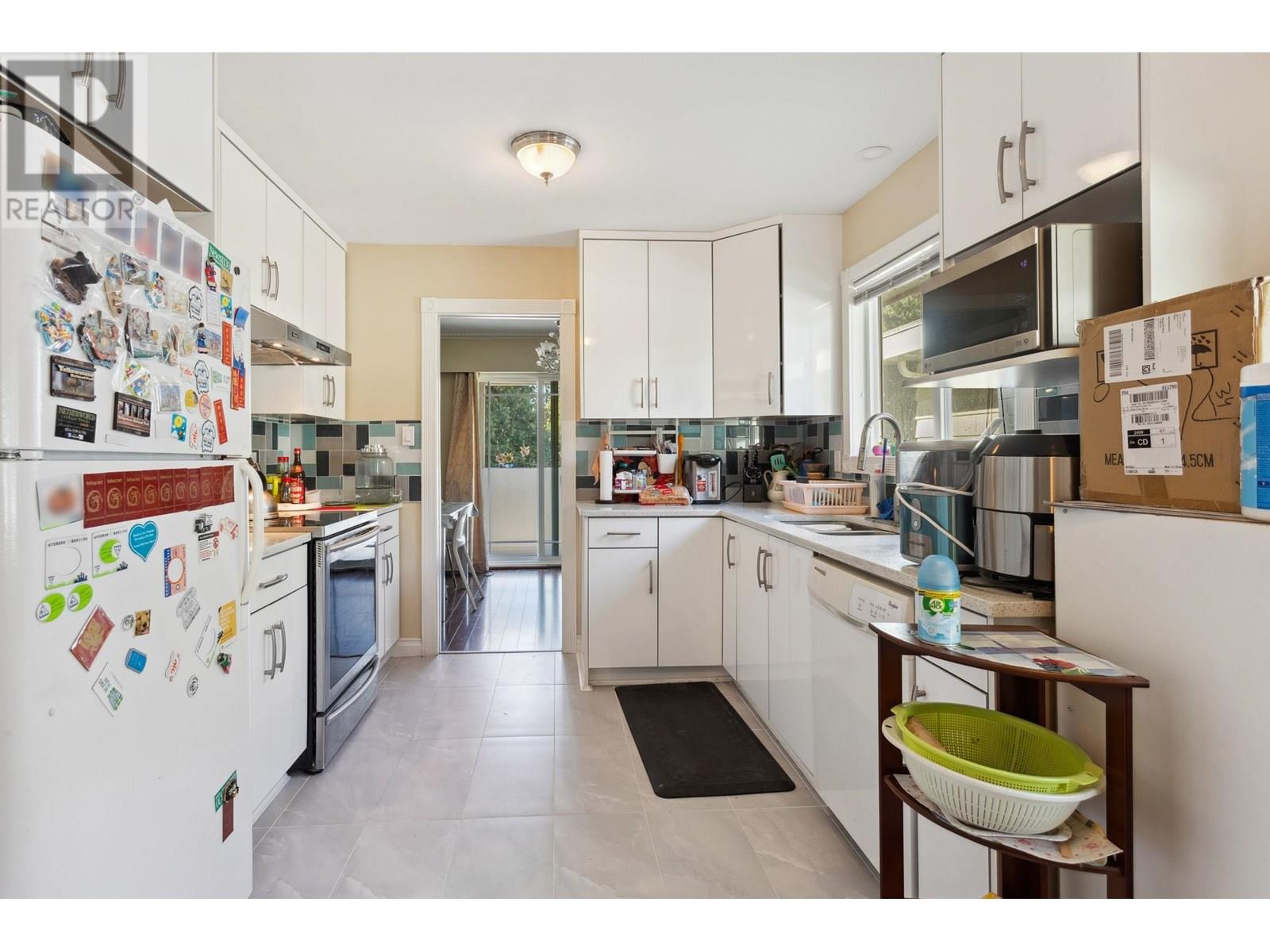 Photo 11 of 8224 Wedgewood Street, Burnaby BC