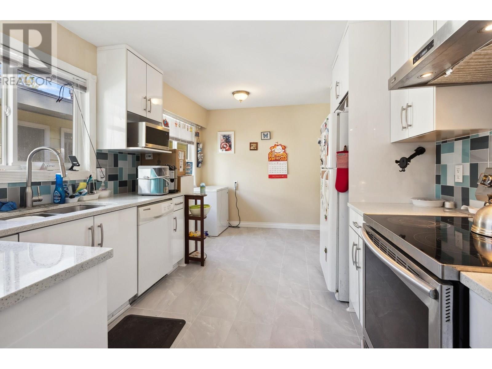 Photo 10 of 8224 Wedgewood Street, Burnaby BC