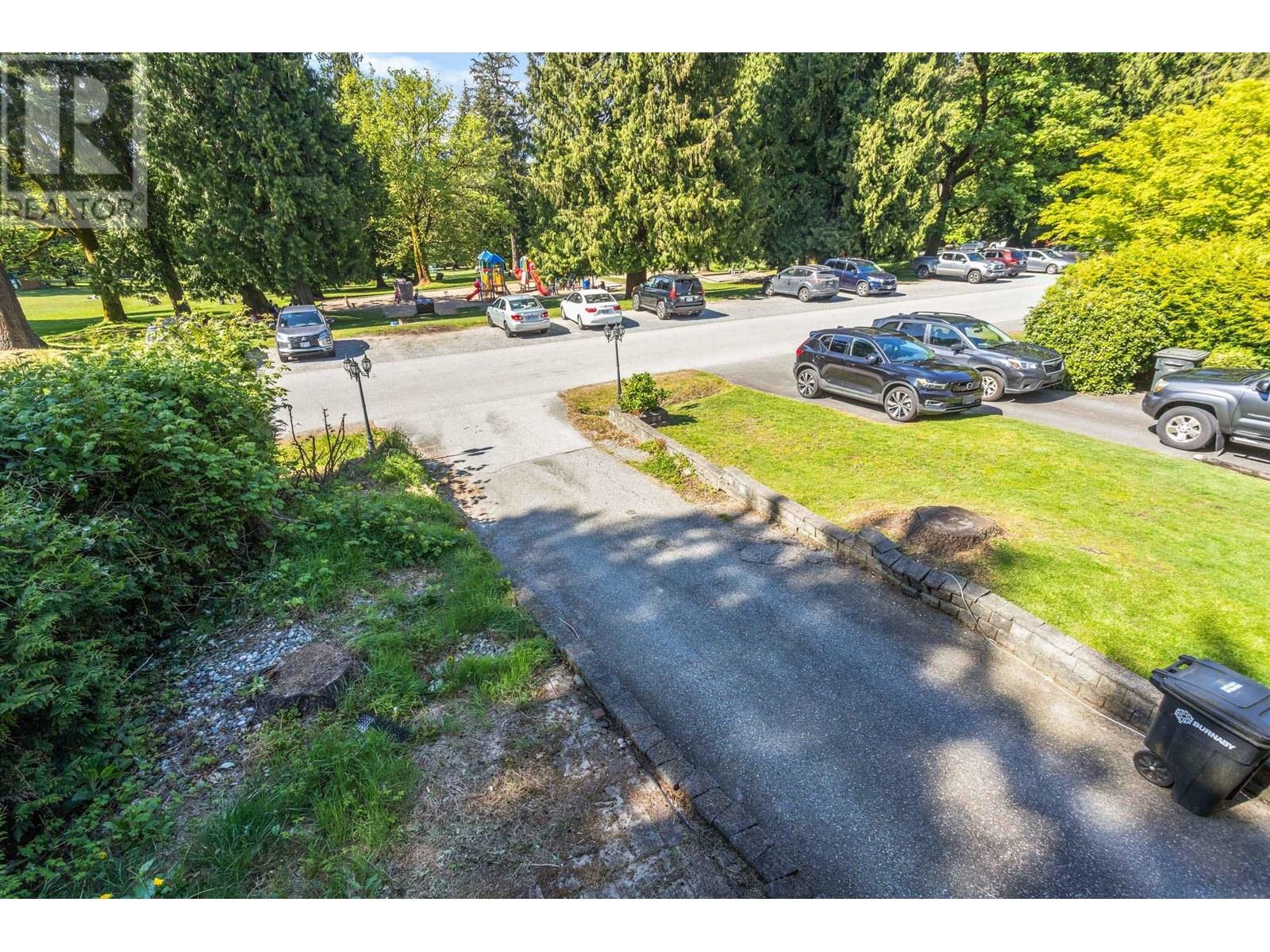 Photo 9 of 8224 Wedgewood Street, Burnaby BC