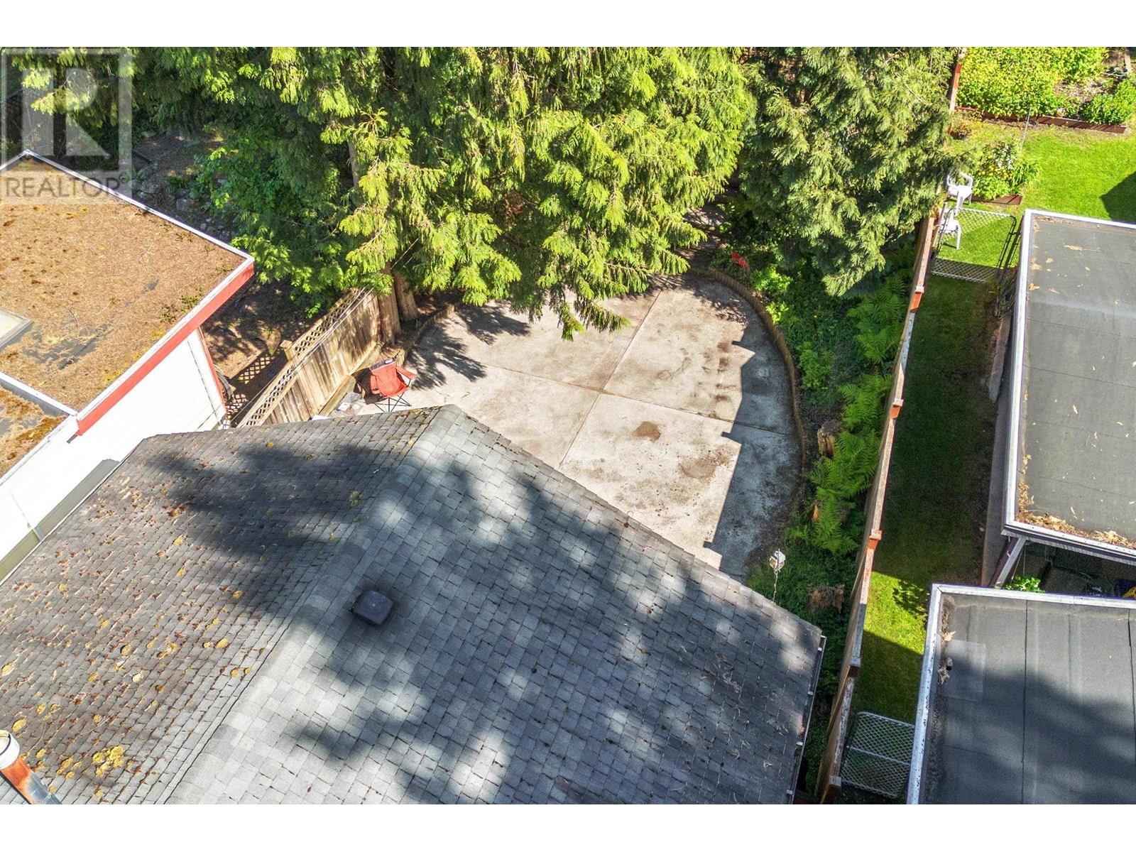 Photo 38 of 8224 Wedgewood Street, Burnaby BC