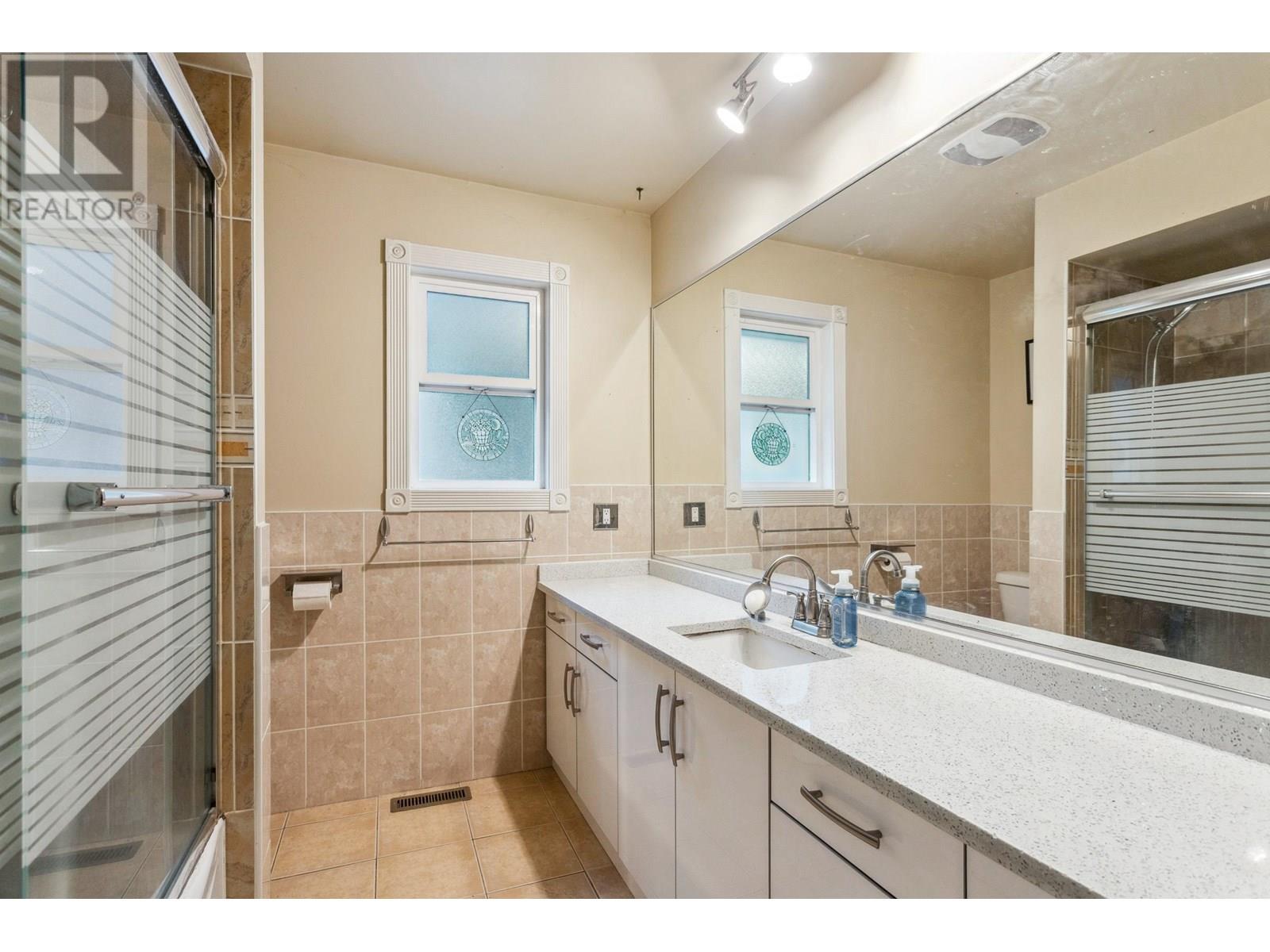 Photo 13 of 8224 Wedgewood Street, Burnaby BC
