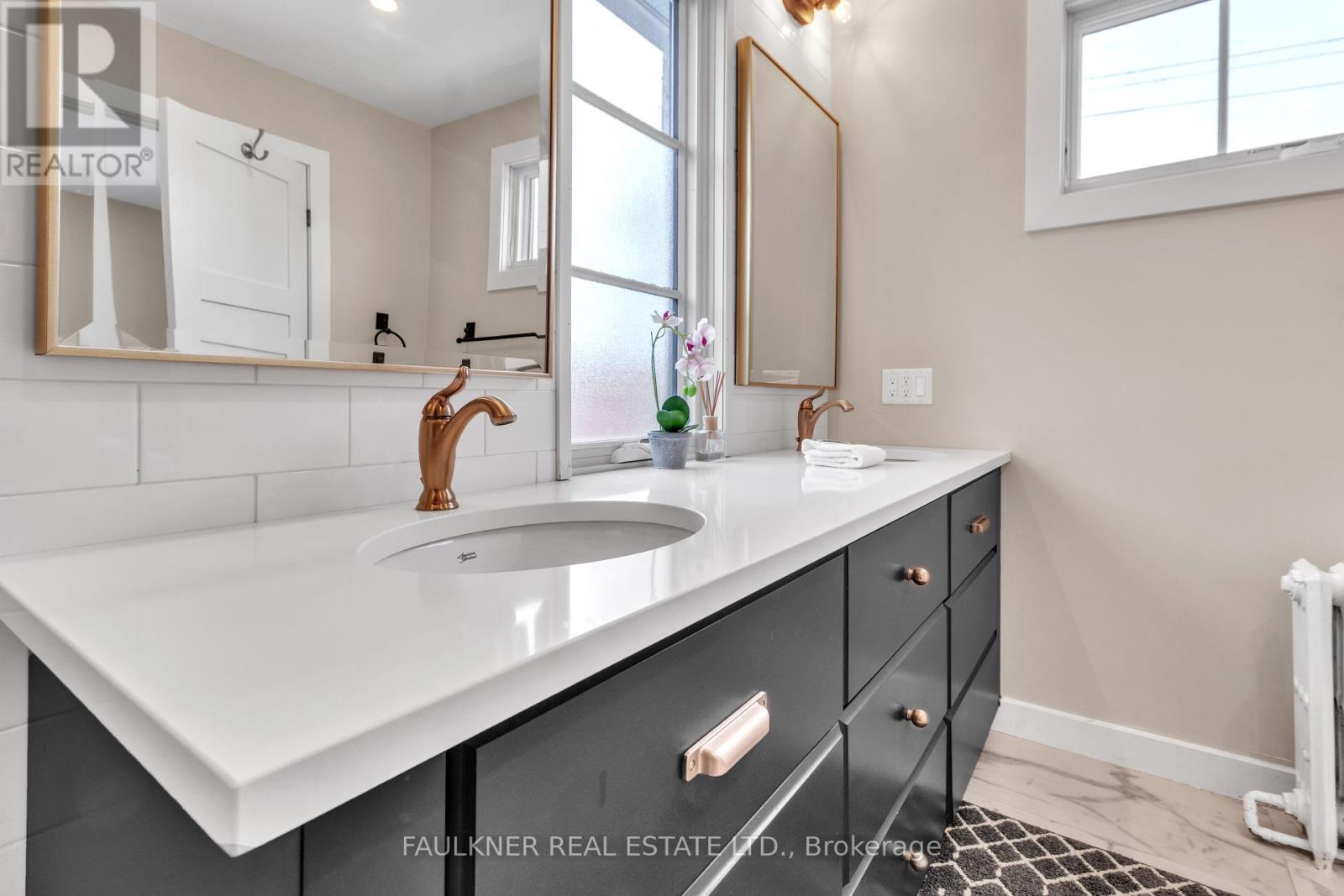 Photo 1 of 39 Newton Street, Ottawa ON