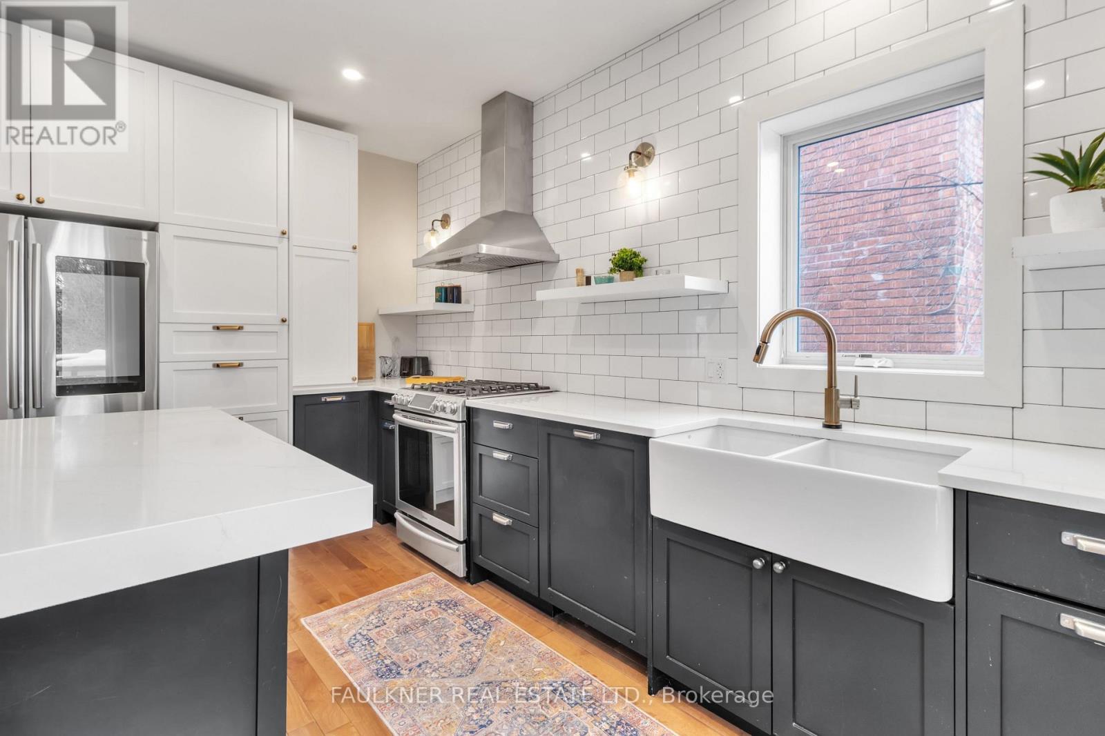 Photo 2 of 39 Newton Street, Ottawa ON