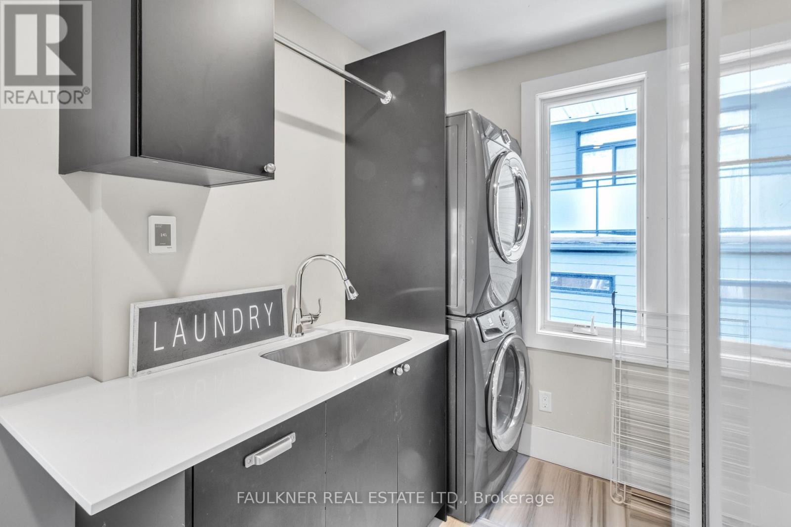 Photo 13 of 39 Newton Street, Ottawa ON