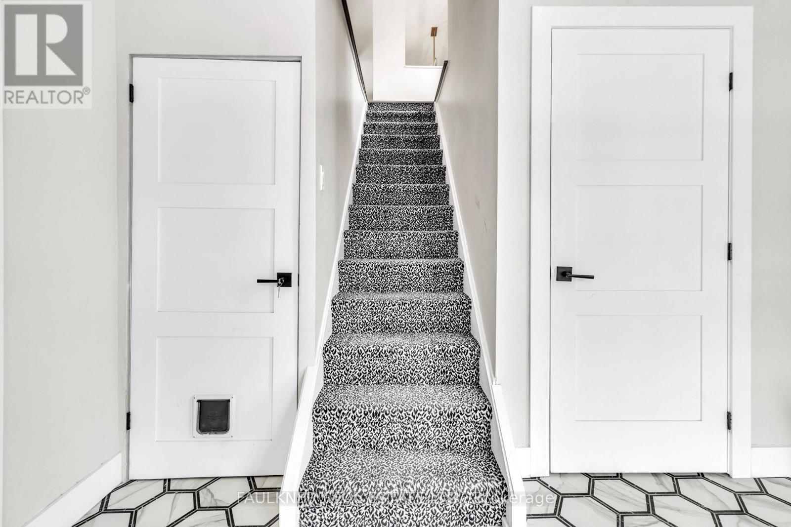 Photo 8 of 39 Newton Street, Ottawa ON