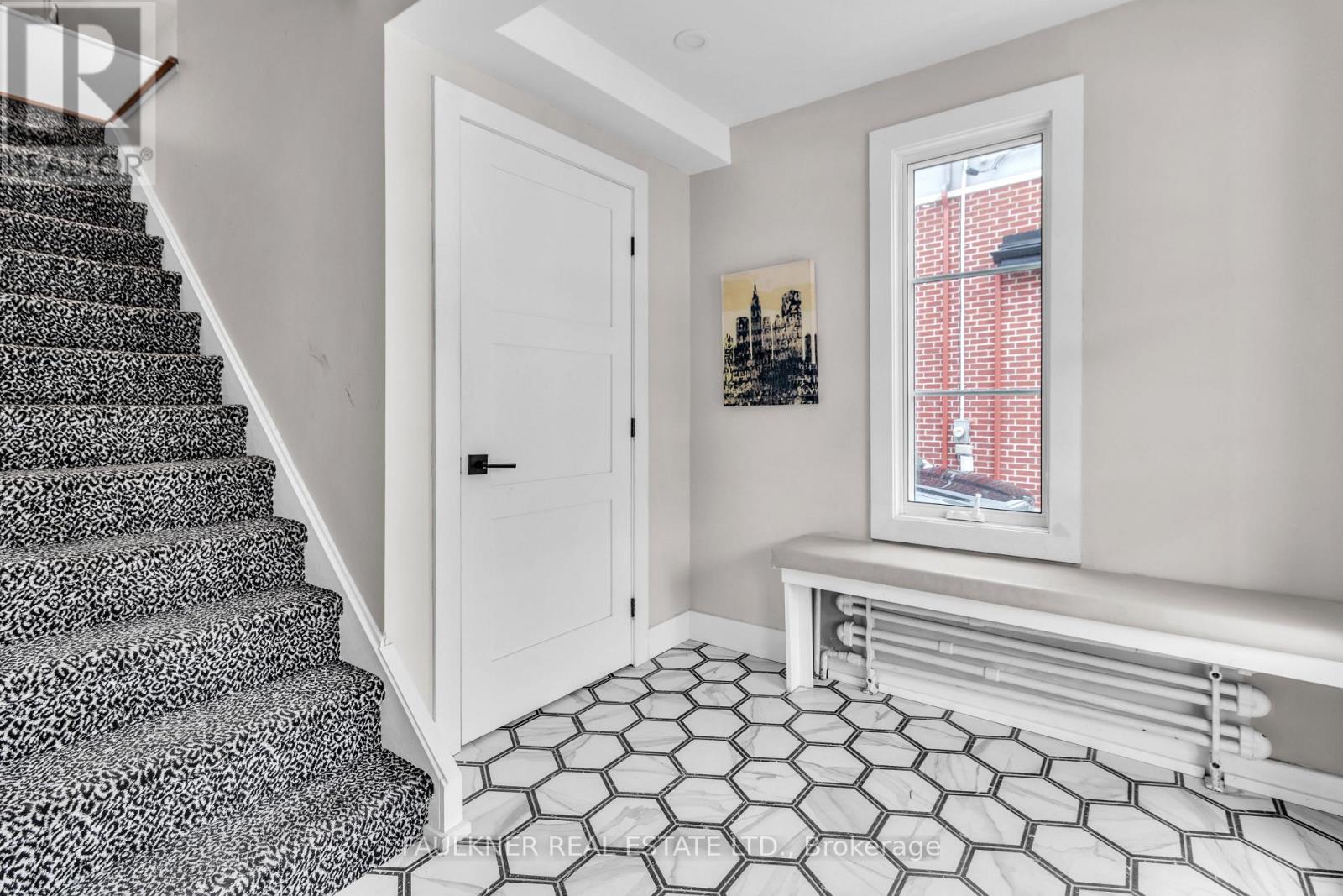 Photo 5 of 39 Newton Street, Ottawa ON