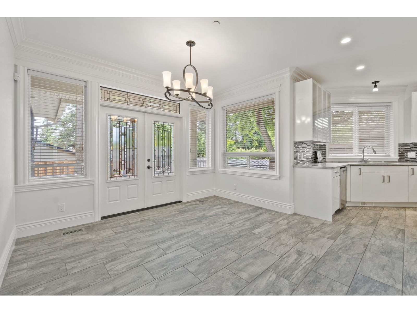 Photo 6 of 13668 North Bluff Road, White Rock BC