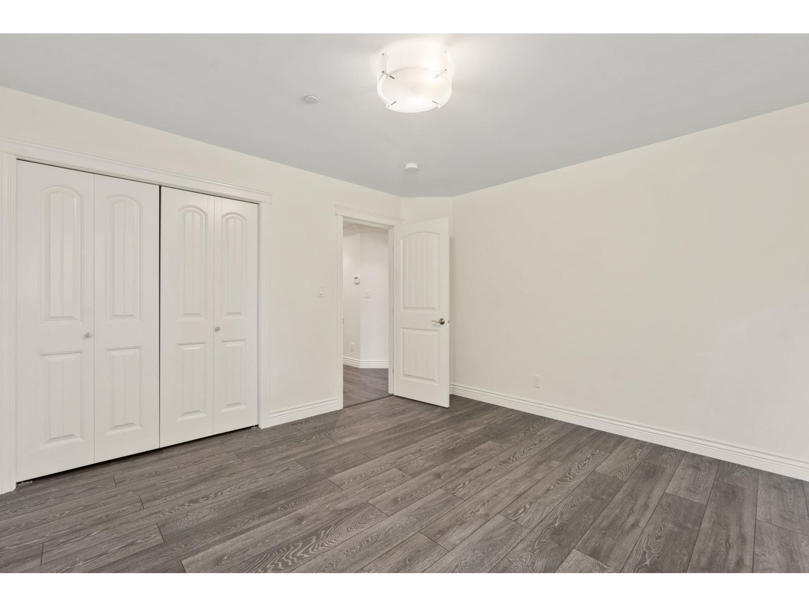 Photo 21 of 13668 North Bluff Road, White Rock BC