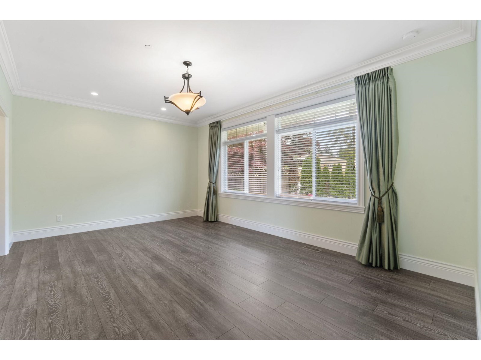 Photo 11 of 13668 North Bluff Road, White Rock BC