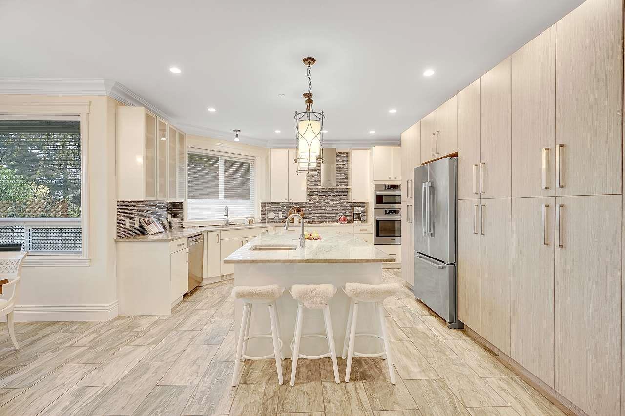 Photo 7 of 13668 North Bluff Road, White Rock BC