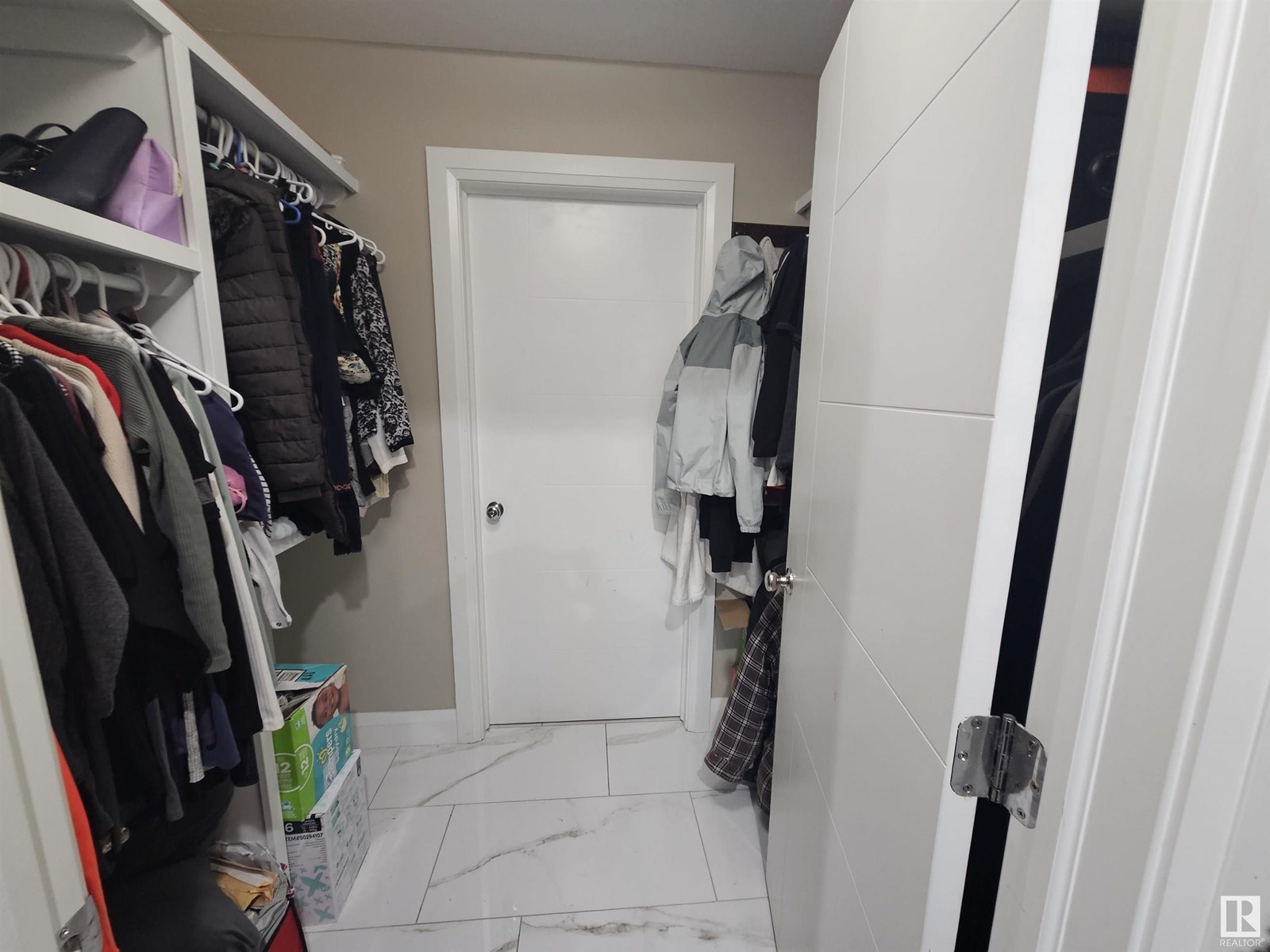 Photo 9 of 2518 22 Av Nw, Edmonton AB