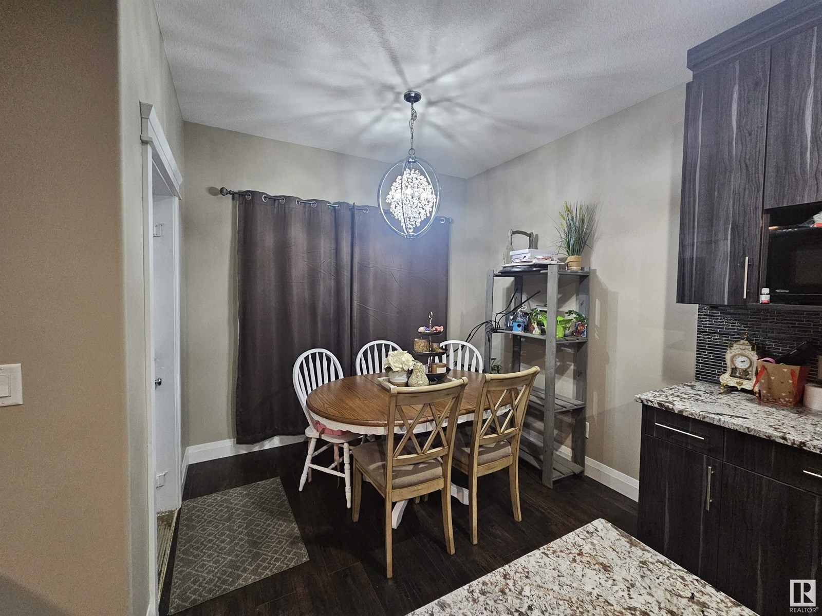 Photo 14 of 2518 22 Av Nw, Edmonton AB