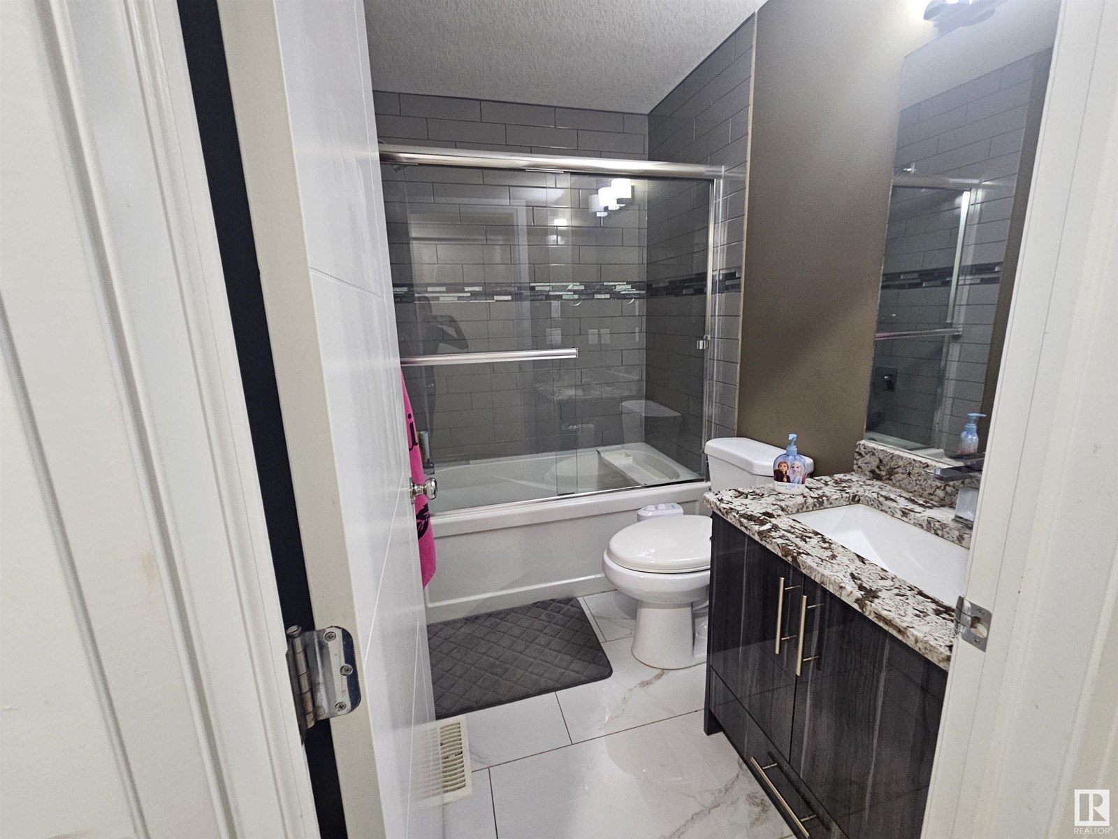 Photo 5 of 2518 22 Av Nw, Edmonton AB