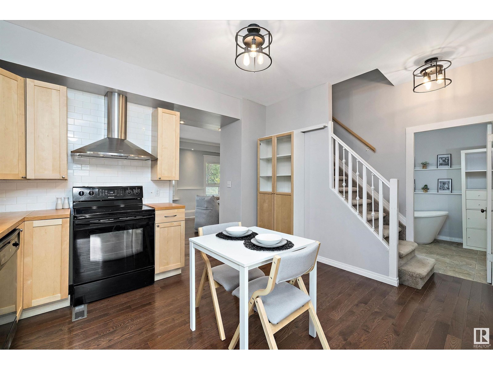Photo 12 of 8702 92 A Av Nw, Edmonton AB