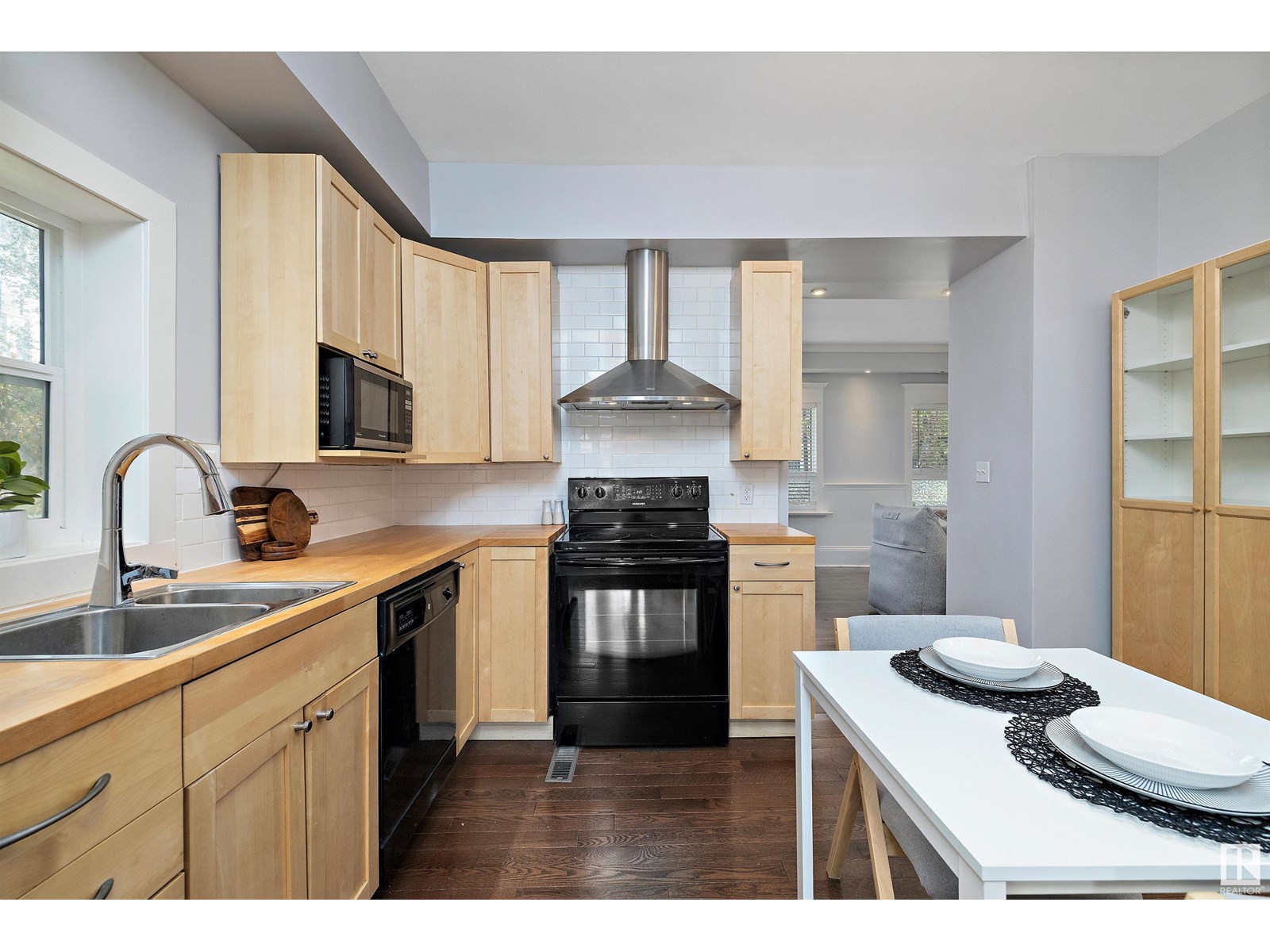 Photo 13 of 8702 92 A Av Nw, Edmonton AB