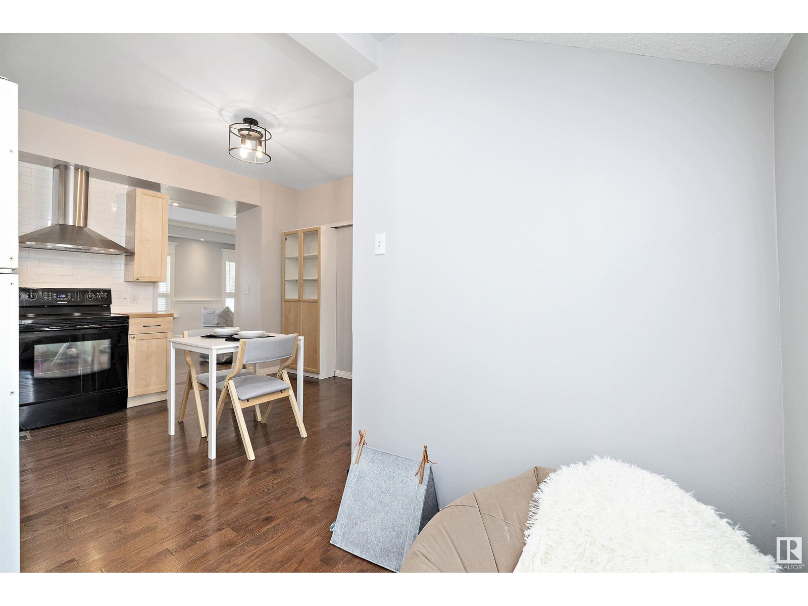 Photo 16 of 8702 92 A Av Nw, Edmonton AB