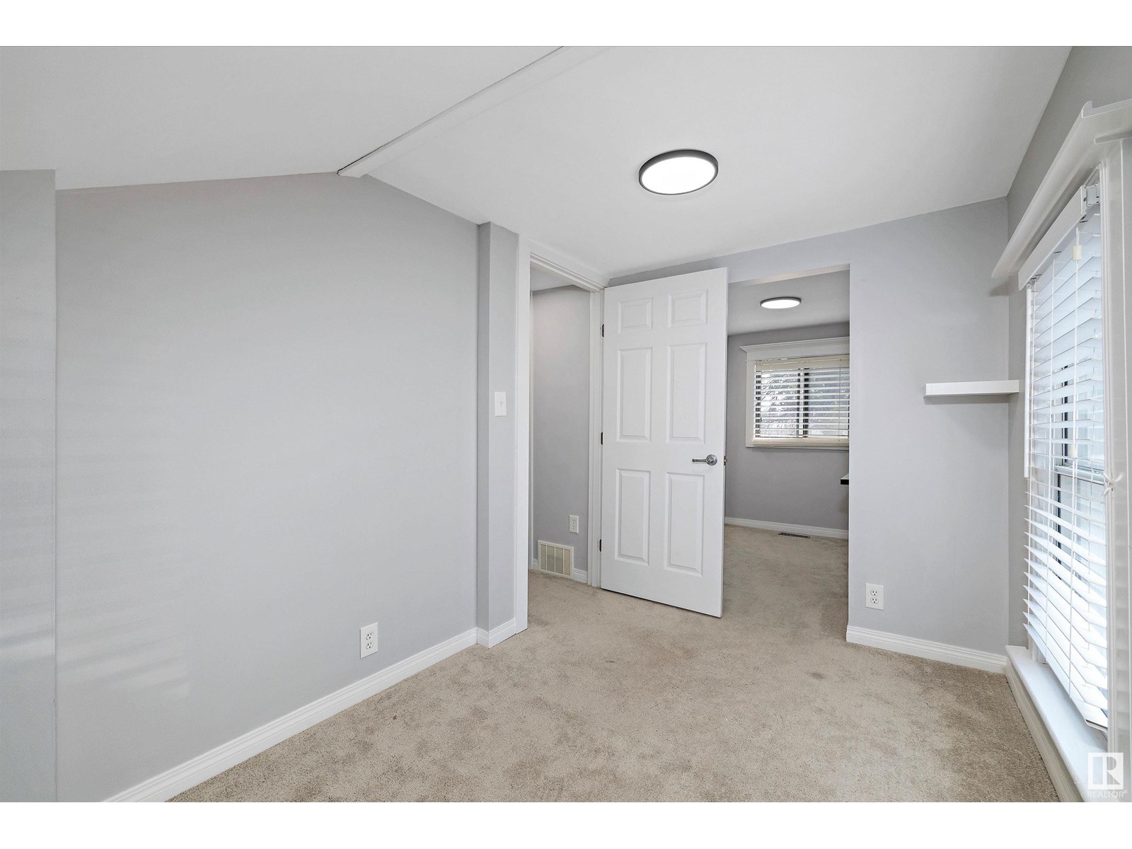 Photo 23 of 8702 92 A Av Nw, Edmonton AB