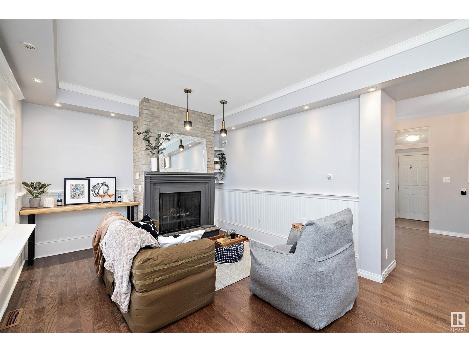 Photo 5 of 8702 92 A Av Nw, Edmonton AB
