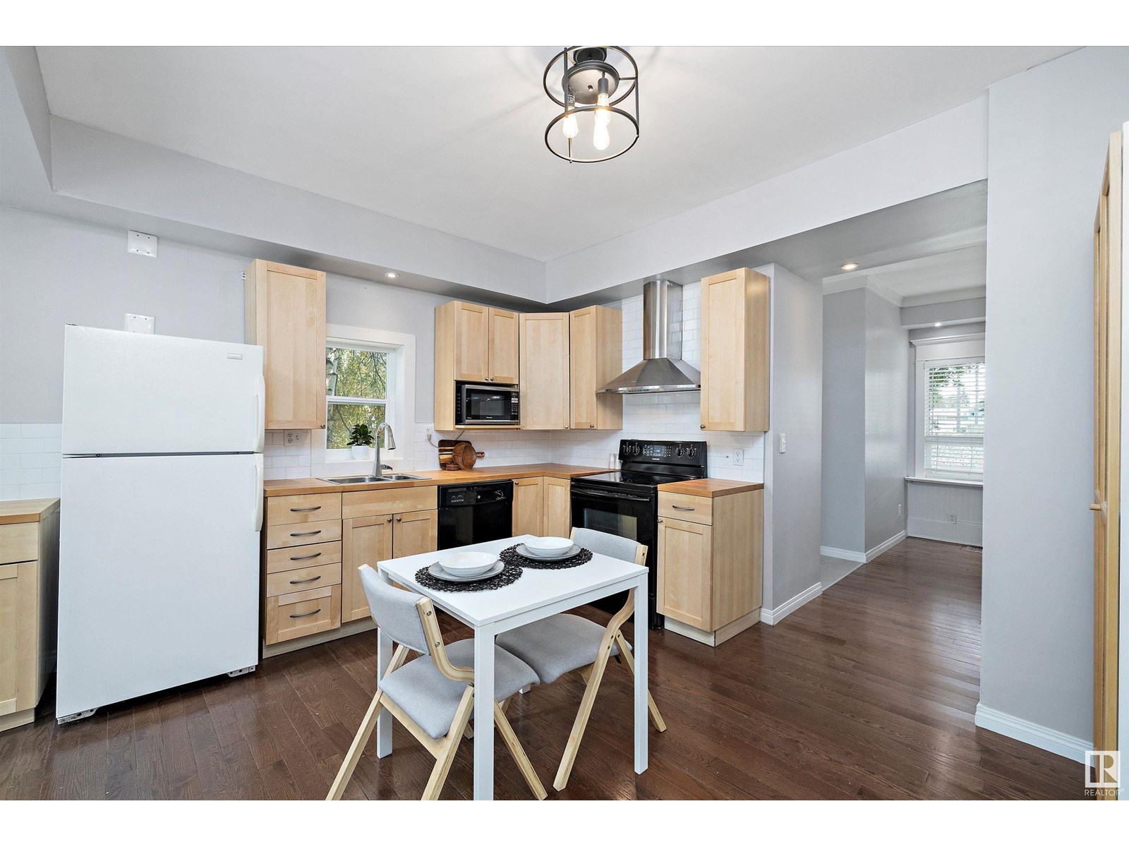 Photo 9 of 8702 92 A Av Nw, Edmonton AB