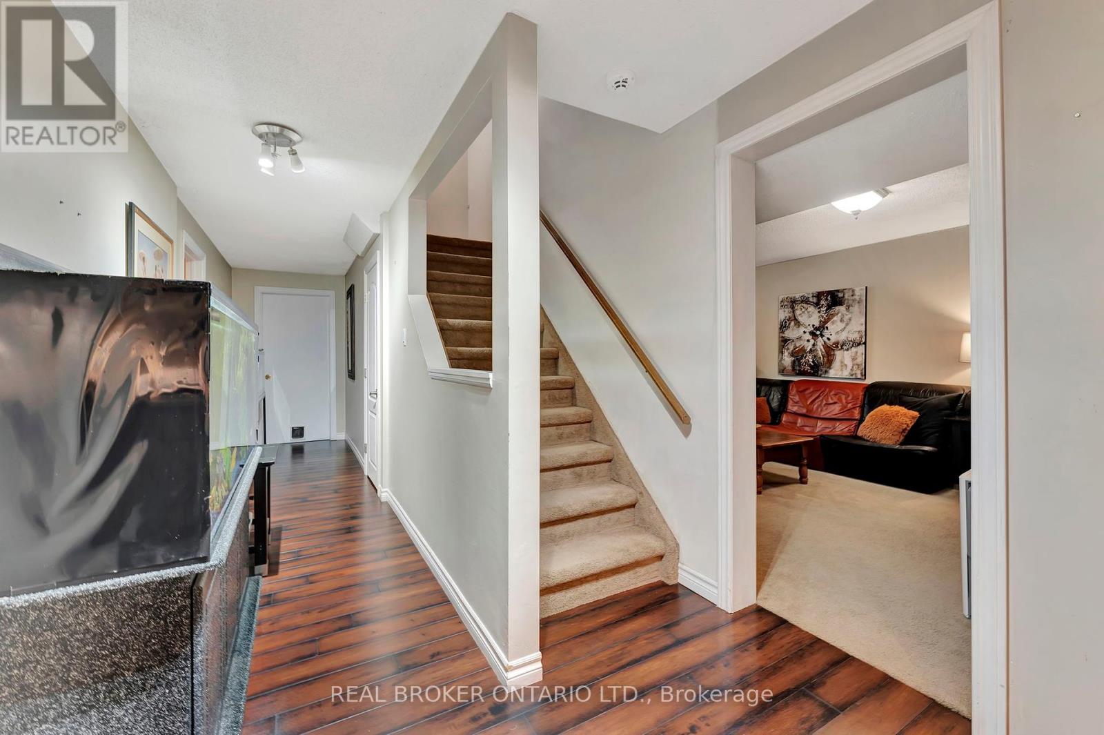 Photo 15 of 52 Beckett Drive, Brantford ON