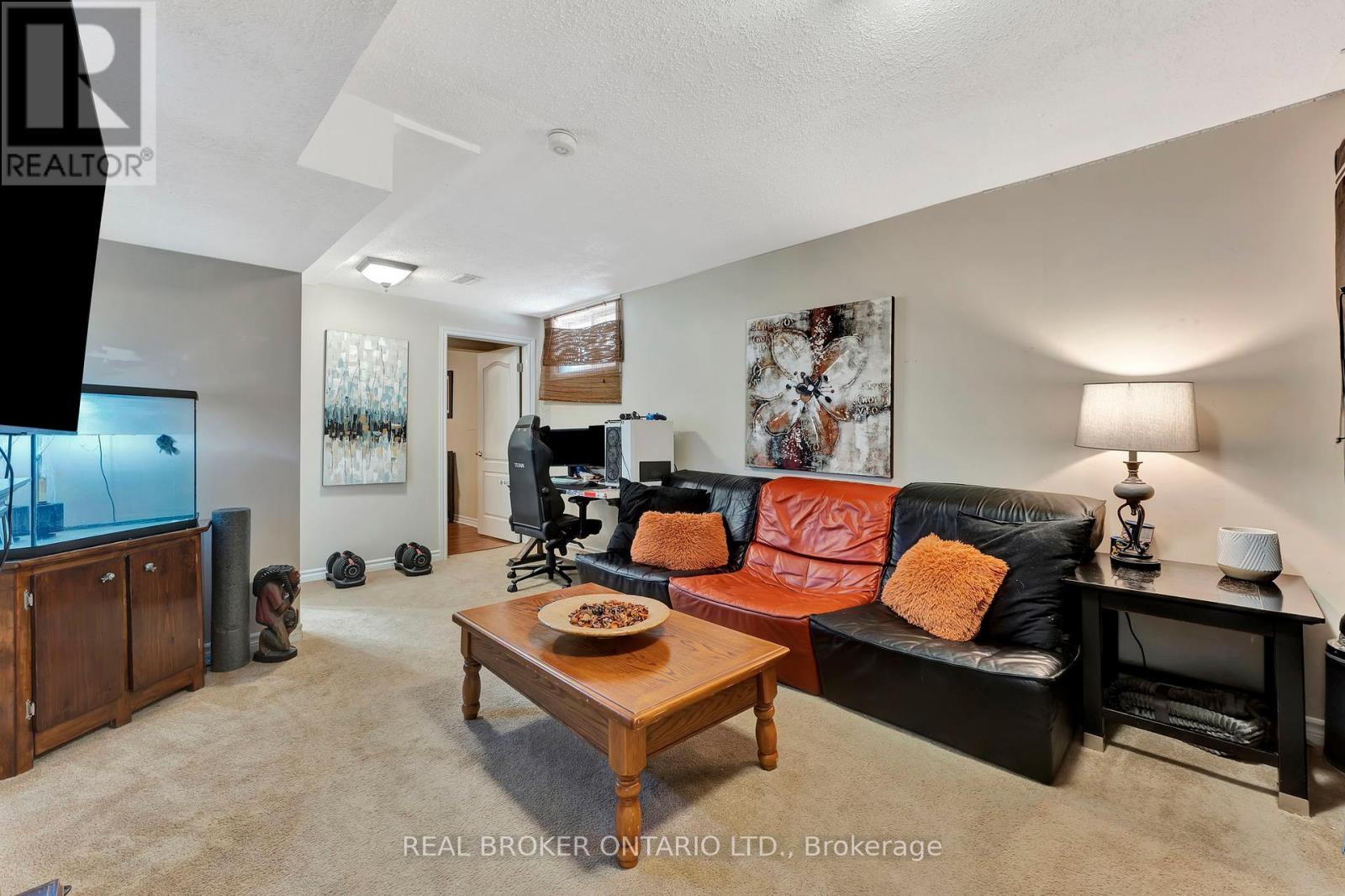 Photo 17 of 52 Beckett Drive, Brantford ON